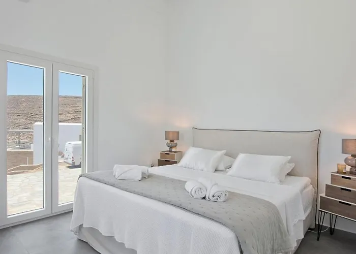 White Wave Kythnos Villa *