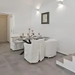 Villa White Wave